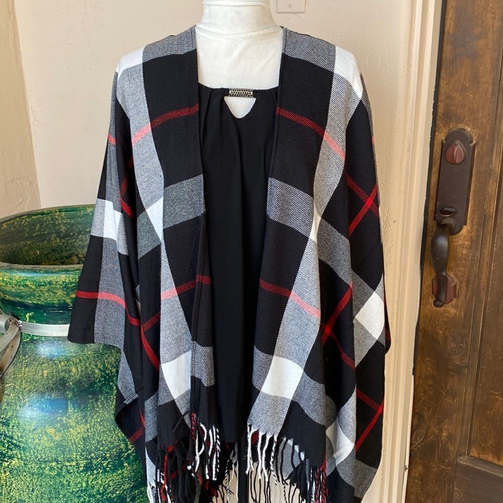 Adrienne Vittadini plaid shawl, one size fits most, very soft